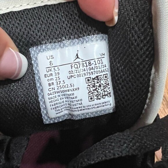 Jordan 1 mid SE Retro for women size 8 - Picture 7 of 7